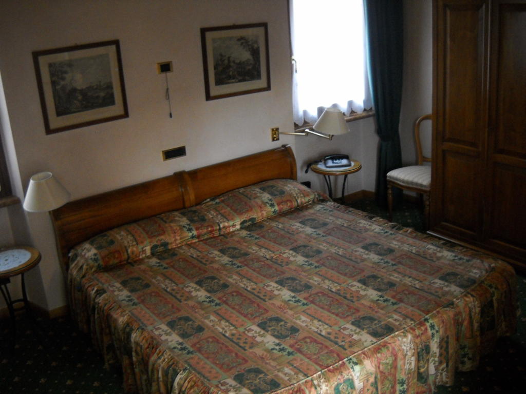 Hotel Faccioli Valeggio sul Mincio Cameră foto